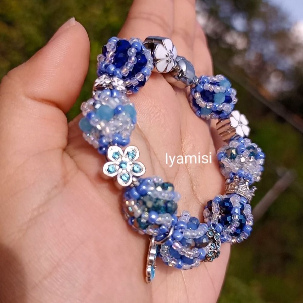 Mazo de Yemayá Tipo Pandora 💙🌊
Con glorias en cristalería, y Charms Florales