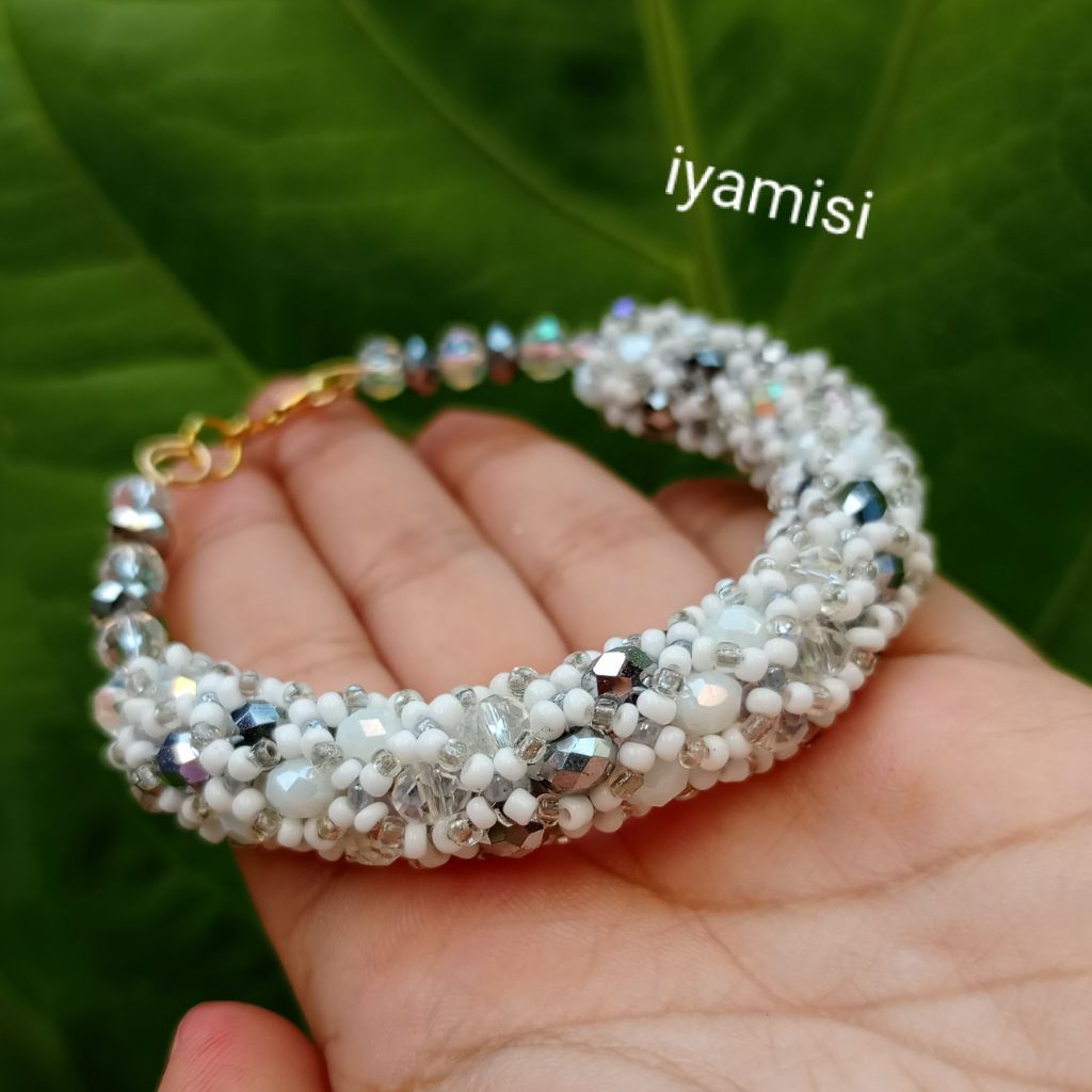 Mazo de Obatala🤍🐌🕊️ tejido tubular de red y estructura alambre de Goldfilled