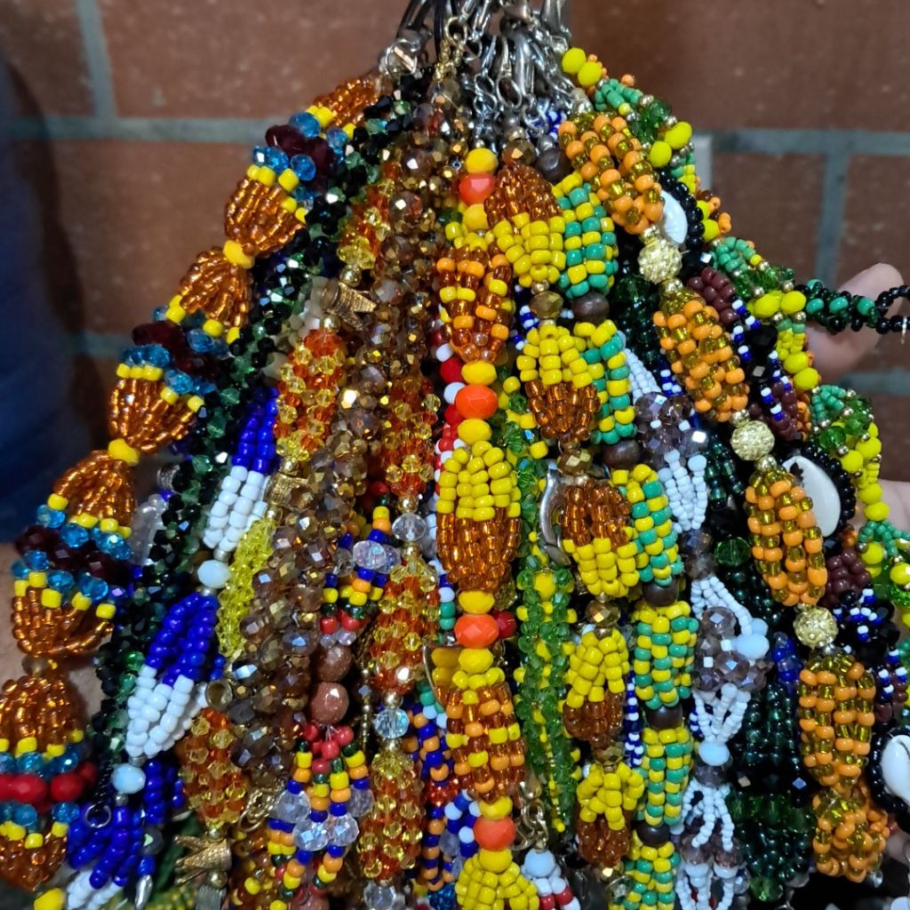 Una creación de Jramos, emprendedor de SmallBisons VenezuelaIldeses de nacimiento para iyawoses.