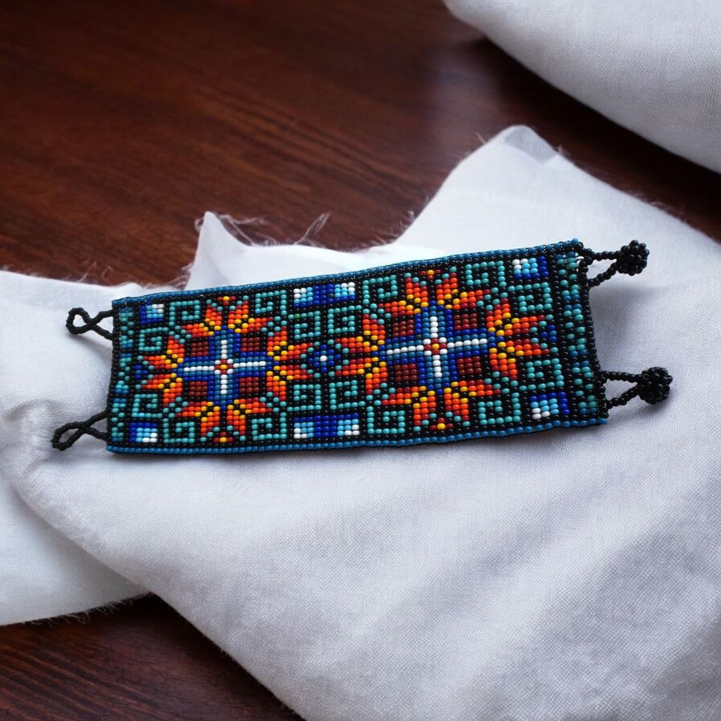 Pulsera hecha a mano