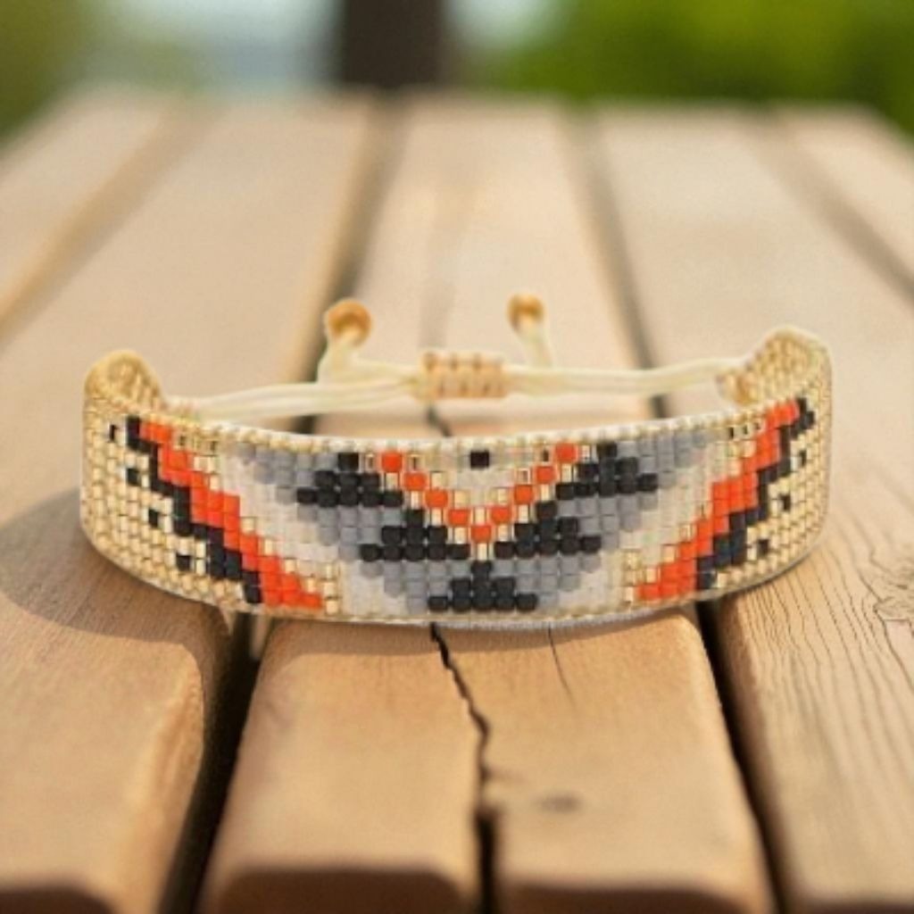 Pulsera hecha en telar
