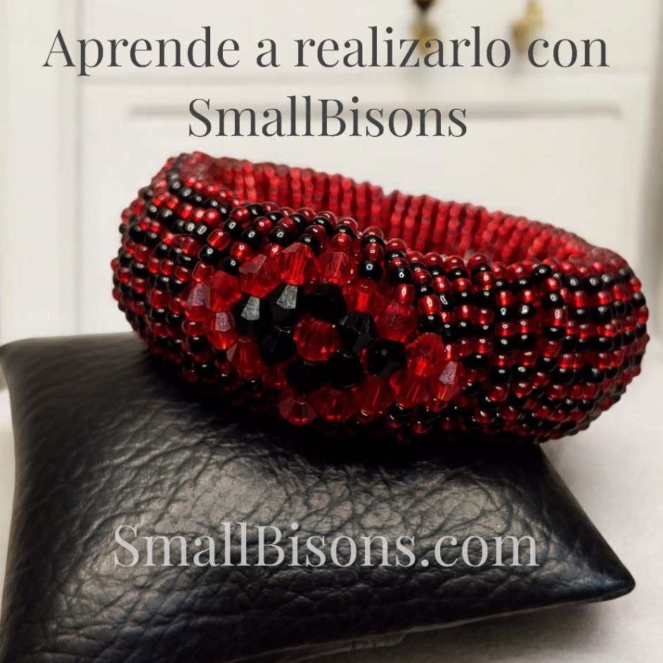 Ilde de eleggua con una figura de cristal, hecho con smallbisons ❤️