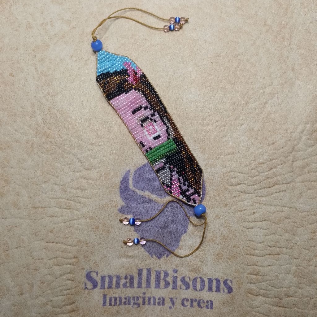 Pulsera de nezuko en telar de Mostacilla creado con smallbisons.com patrones fáciles de leer y herramientas de diseño muy intuitiva ❤️