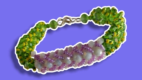 Te enseñaremos en 1 clase detalladamente el proceso completo paso a paso de la elaboración de esta pulsera en cristales.