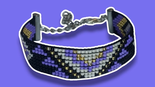 Aprende como realizar las pulseras telar paso a paso usando la guía de SmallBisons.com