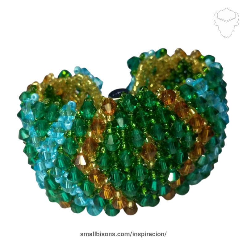Brazalete JJ (Capricho) elaborado con cristales rombos