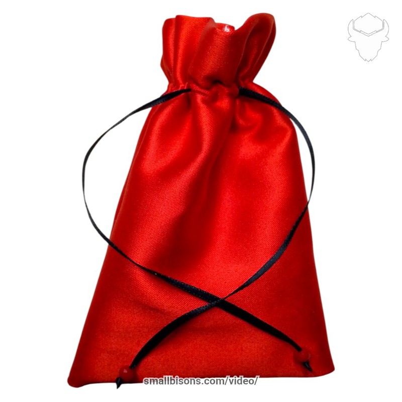 Bolsa caracolera roja con cinta negra de Eleggua en tela artesanal