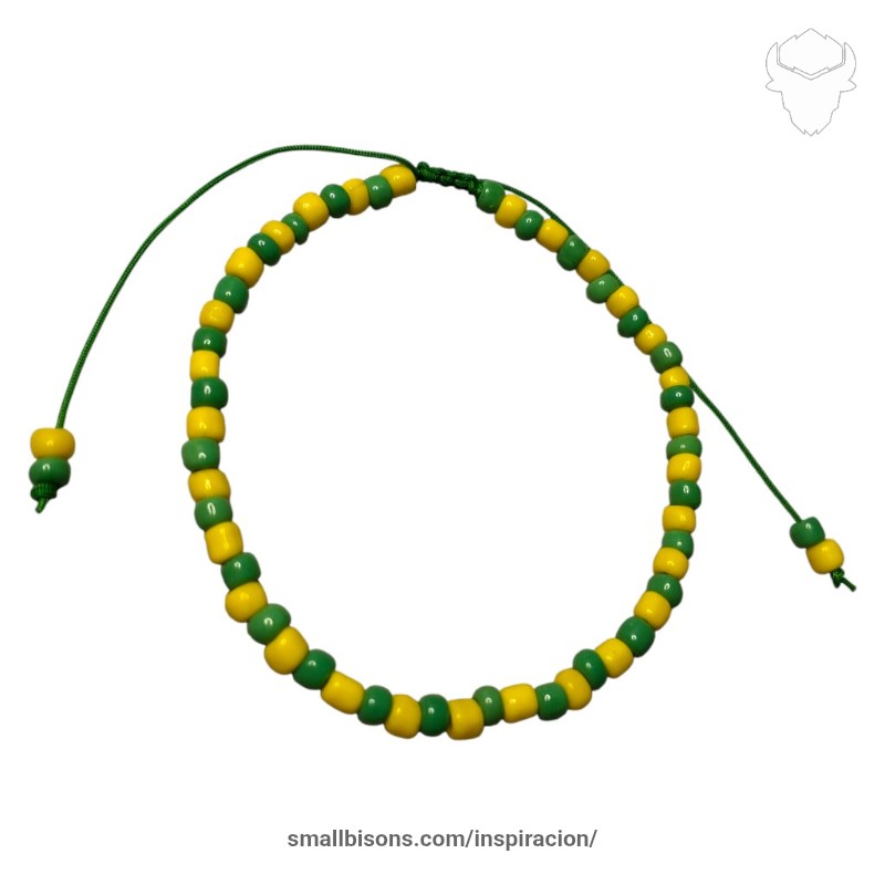 Pulsera en hilo chino y cuentas de mostacilla en representación a los colores de Orula