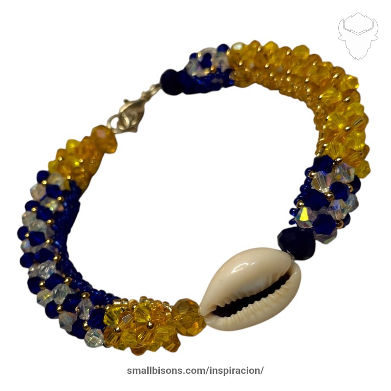 Brazalete SAMAN en Oshun con Yemayá la dos aguas creado en cristales Swarovski y un caracol en el centro