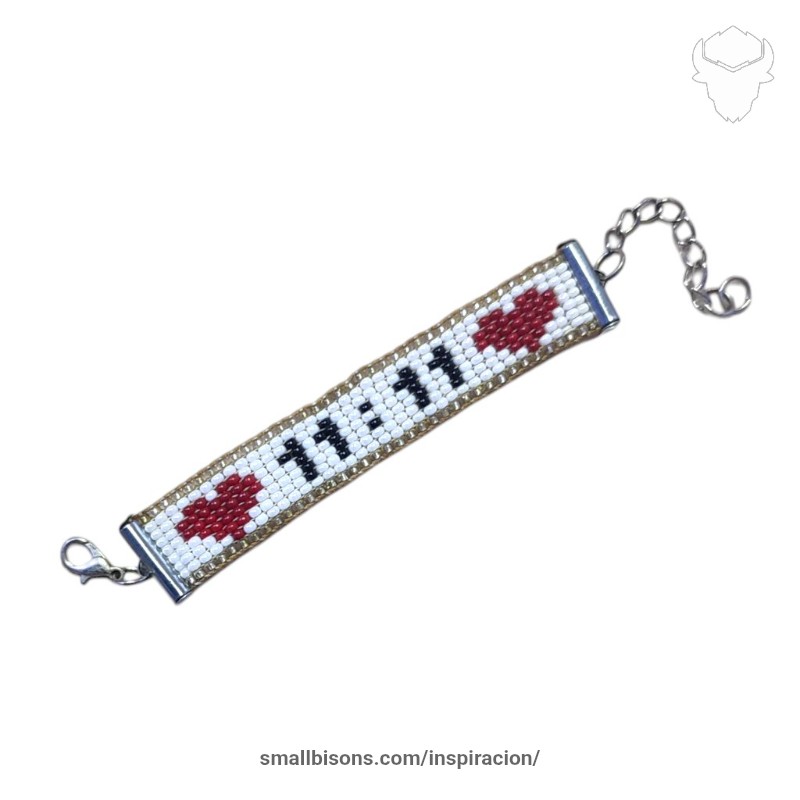 Pulsera en telar de mostacillas en tipografía 11:11 con corazones elaborado en cuentas